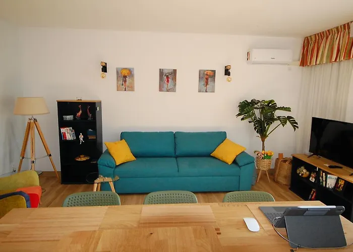 Air-conditioned, Remarkably Beautiful Apartment, Fibre Wi-fi, Pool Lejlighed